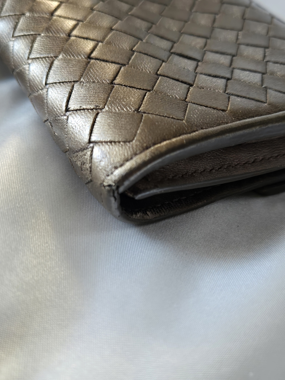 Bottega Veneta Metallic Gold Intrecciato Leather Wallet - Picture 8 of 16